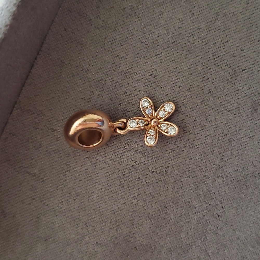 Pandora Dazzling Daisy dangle charm - Picture 2 of 6